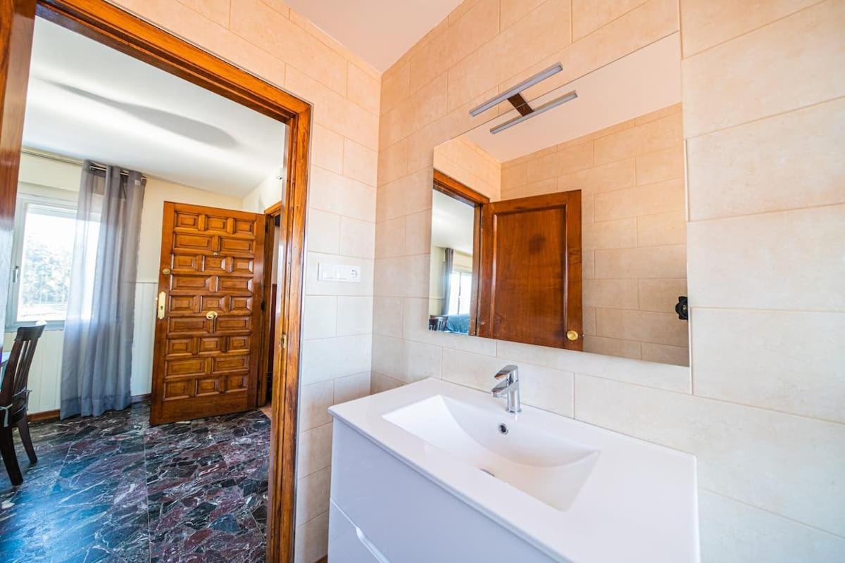 Apartamento Centrico Con Vistas Al Mar Villanueva De Arosa Luaran gambar